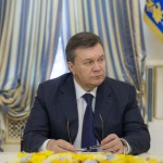 Янукович заявляет о государственном перевороте и не собирается уходить в отставку