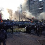 В центре Киева люди выпрыгивают из окон, спасаясь от действий протестующих