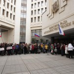 Здания крымского парламента и правительства захвачены неизвестными